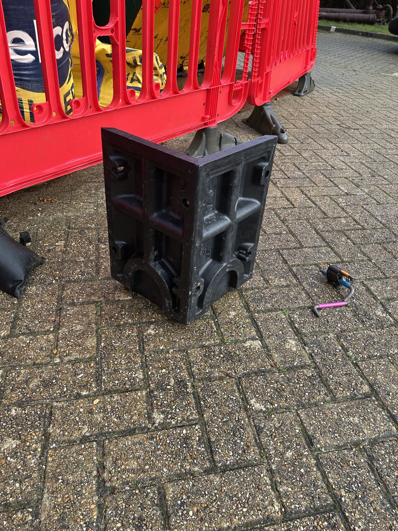 EV Kube one-person assembly on site